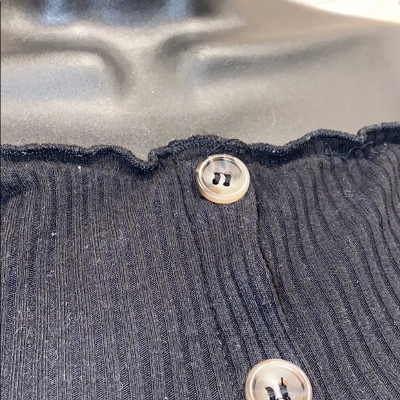 🍒SOLD🍒 Black Off the Shoulder Top!✨ - Picture 3 of 7